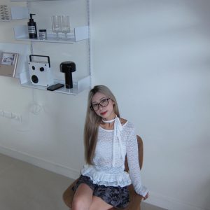 a19韓妞微透膚蕾絲外罩