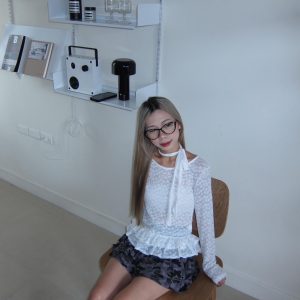 a19韓妞微透膚蕾絲外罩