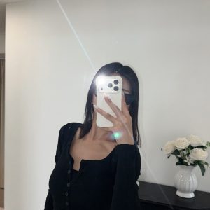 漫畫美胸排釦上衣