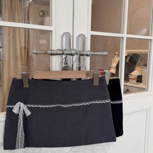 低腰蕾絲側開衩西裝裙