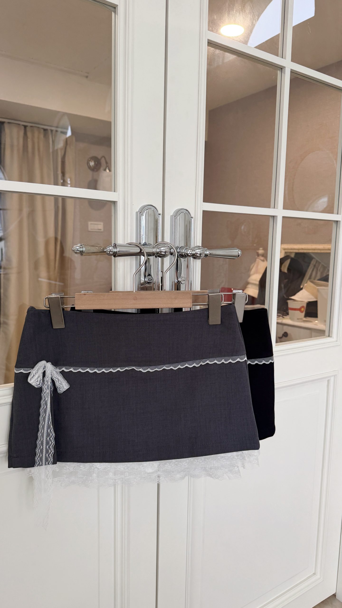 低腰蕾絲側開衩西裝裙 低腰蕾絲側開衩西裝裙